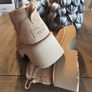 UGG Women's Ultra Mini Tan Platform Winter Boots,  Size 9 -10, NWOB